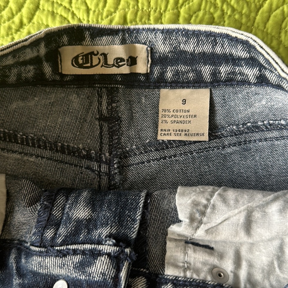 Distressed Jeans - Picture 6 of 9